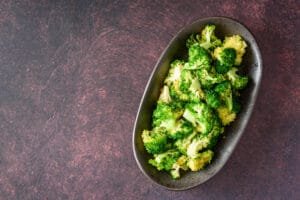 Brocolis rotis au four croustillants - Recette facile et rapide