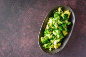 Brocolis rotis au four croustillants - Recette facile et rapide