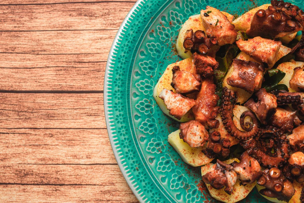 Recette traditionnelle de poulpe à la galicienne avec paprika et pommes de terre