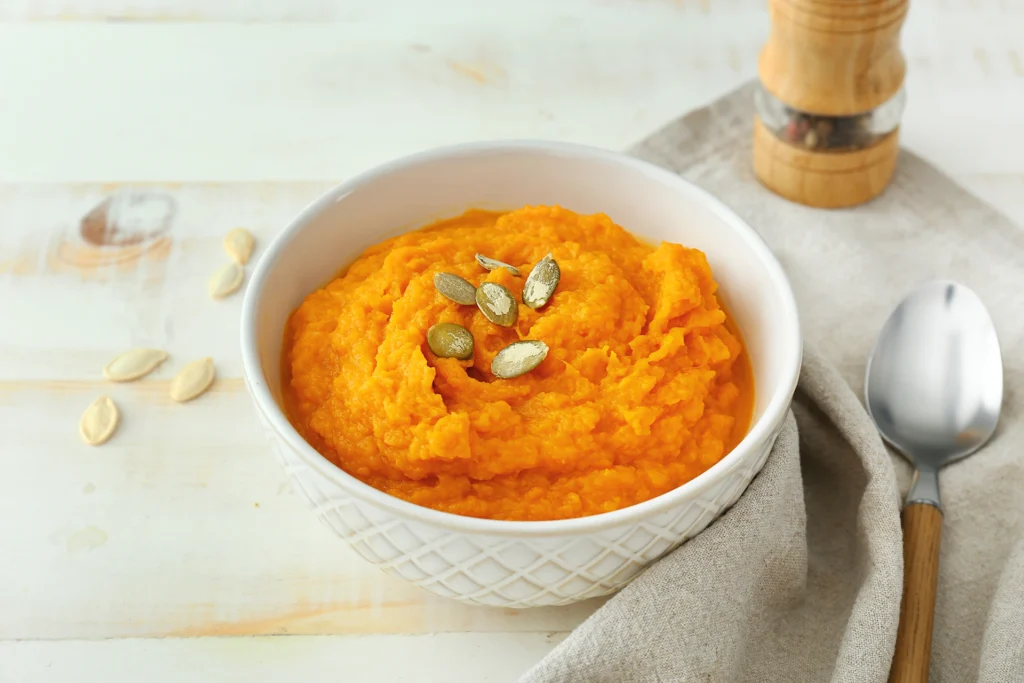 Purée maison patate douce et pomme de terre avec topping de graines grillées
