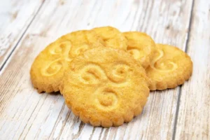 Galettes de Pont-Aven artisanales, biscuits bretons dorés et croustillants