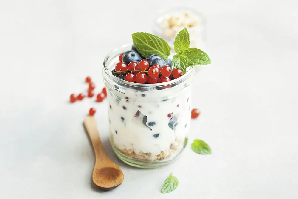 Verrine gourmande aux fruits rouges, granola et mascarpone
