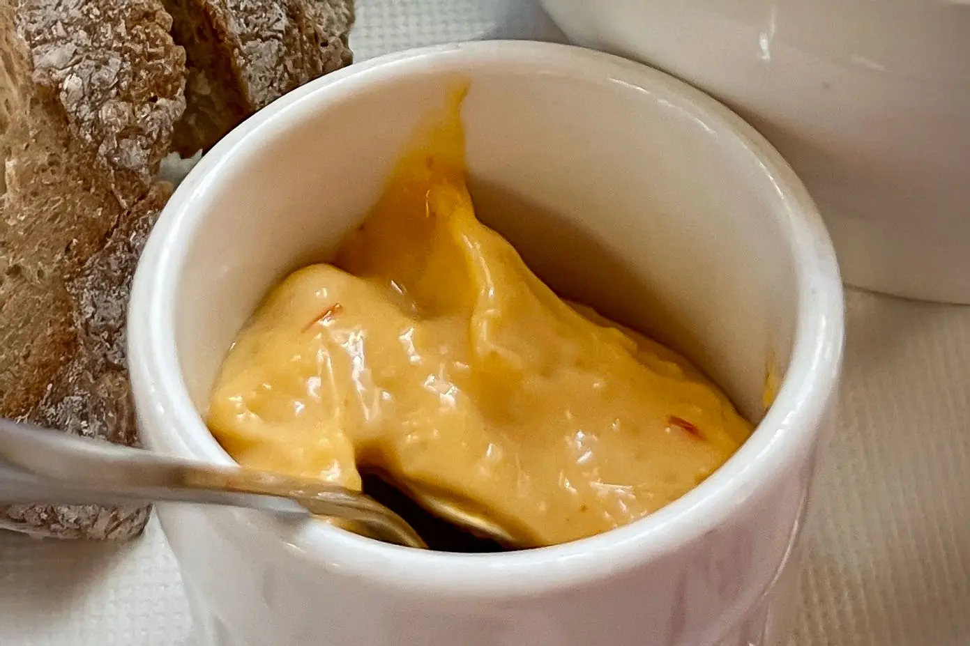 Sauce rouille maison, recette facile servie dans un ramequin